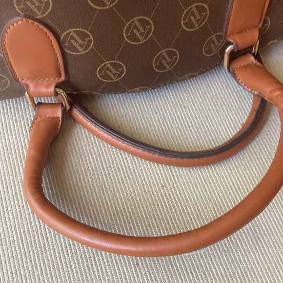 Adrienne vittadini large brown & gold handbag purse in great shape - Picture 13 of 16